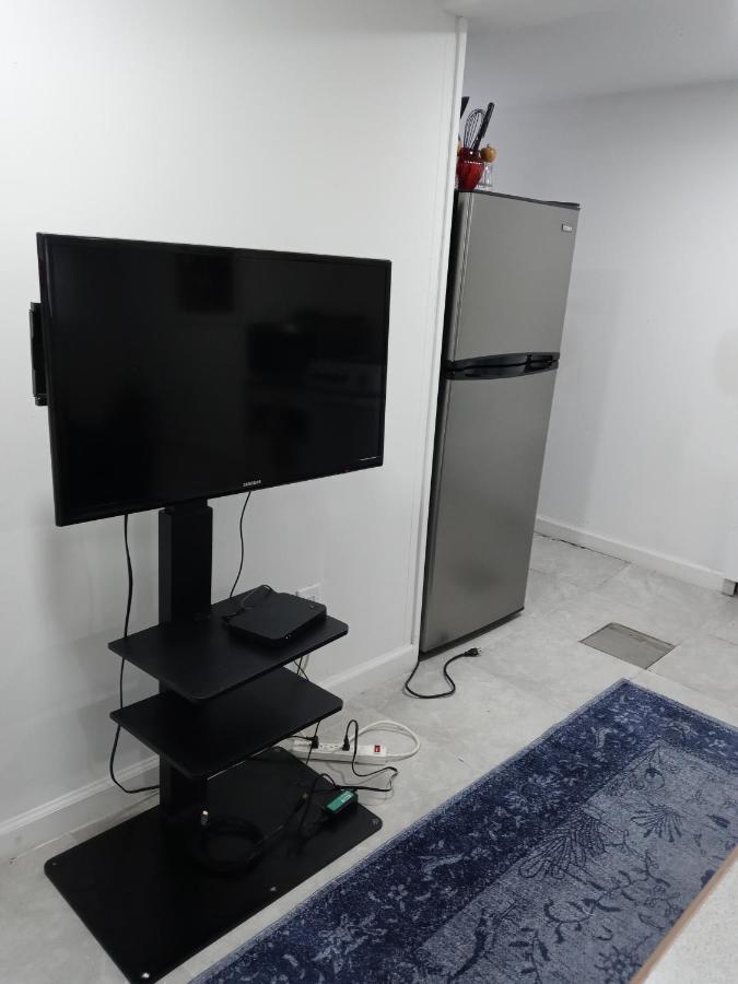 "Cozy Basement Retreat Just 40 Minutes To Nyc!" Daire Irvington Dış mekan fotoğraf